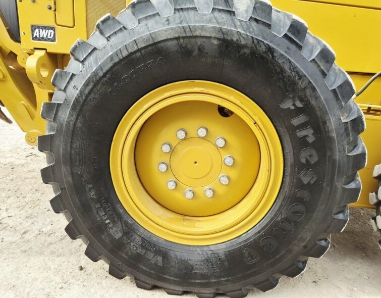 CATERPILLAR  140 AWD ***IMPECABLE***